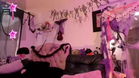 Snapshot of kittygoth_ chatting on 10.24.25 Kitty Goth online show from 10.24.25