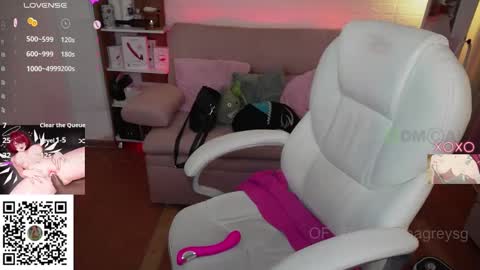 Snapshot of kittygrey chatting on 09.24.25 Samantha Grey online show from 09.24.25