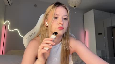 Monika online show from 04.12.26