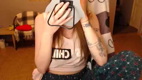 Snapshot of kittylovemoon chatting on 04.15.26 KittyloveMoon online show from 04.15.26