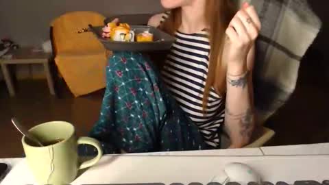 Snapshot of kittylovemoon chatting on 04.29.26 KittyloveMoon online show from 04.29.26