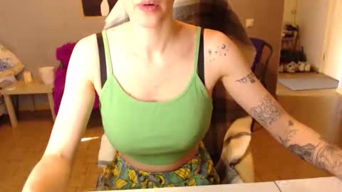 Snapshot of kittylovemoon chatting on 05.06.26 KittyloveMoon online show from 05.06.26