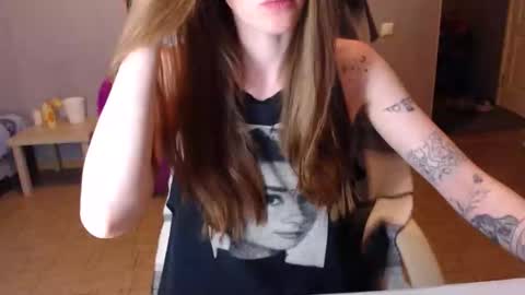 Snapshot of kittylovemoon chatting on 05.27.26 KittyloveMoon online show from 05.27.26