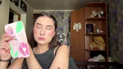 Snapshot of kittynoskirty chatting on 07.21.26 Molly online show from 07.21.26