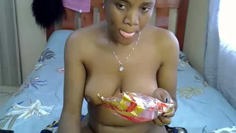 Snapshot of kittynova33 chatting on 11.18.25 kittynova33 online show from 11.18.25