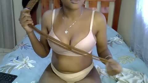 Snapshot of kittynova33 chatting on 11.29.25 kittynova33 online show from 11.29.25