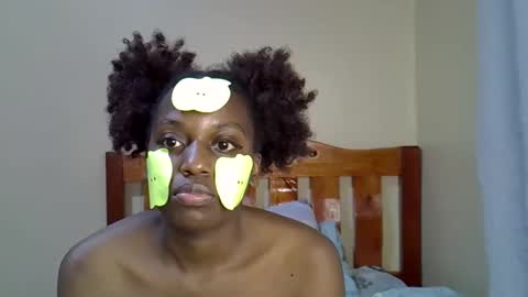 Snapshot of kittynova33 chatting on 12.02.25 kittynova33 online show from 12.02.25