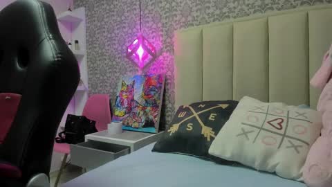  K I T T  Y  online show from 02.13.25