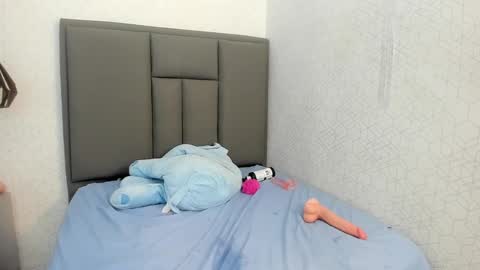  K I T T  Y  online show from 03.06.25