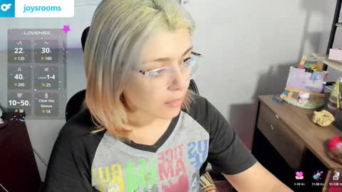 Kitty Trixy online show from 12.14.24