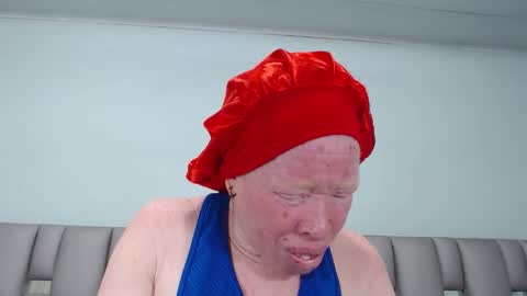 Snapshot of kittywhiteass chatting on 09.21.25 kittywhiteass online show from 09.21.25