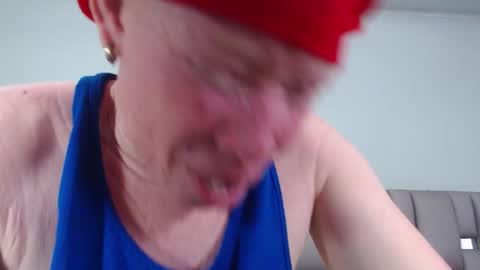 Snapshot of kittywhiteass chatting on 09.21.25 kittywhiteass online show from 09.21.25