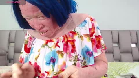 Snapshot of kittywhiteass chatting on 10.12.25 kittywhiteass online show from 10.12.25