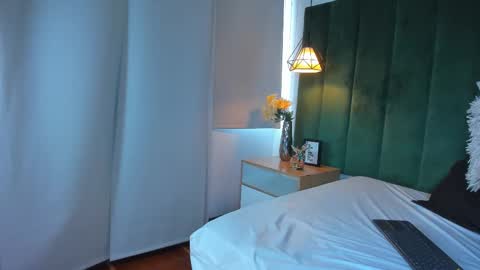 K I T T Y Y  online show from 10.17.25