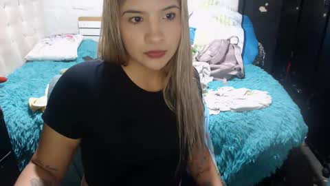 Snapshot of kittyzevee_ chatting on 09.29.25 kittyzevee_ online show from 09.29.25