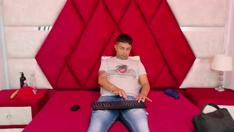 Snapshot of kity_spiderr chatting on 10.01.25 Luisa y Jairo online show from 10.01.25