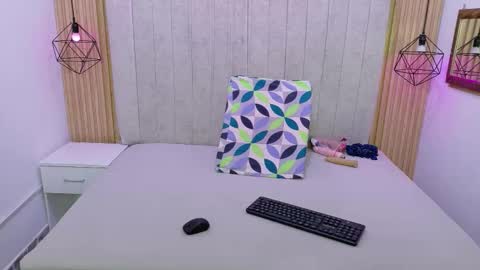 Snapshot of kity_spiderr chatting on 11.07.25 Luisa y Jairo online show from 11.07.25