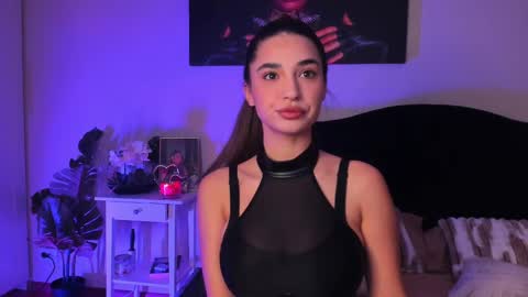 Snapshot of kity_sweet chatting on 02.13.25 Erika online show from 02.13.25