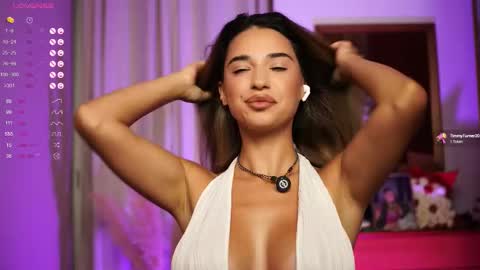 Snapshot of kity_sweet chatting on 09.19.25 Erika online show from 09.19.25