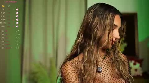 Snapshot of kity_sweet chatting on 09.26.25 Erika online show from 09.26.25