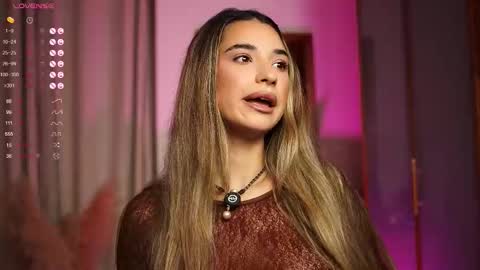 Snapshot of kity_sweet chatting on 10.12.25 Erika online show from 10.12.25