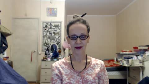 Snapshot of kiuminberry chatting on 12.26.24 KiuminBerry online show from 12.26.24