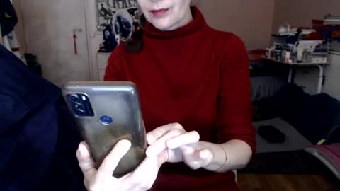 Snapshot of kiuminberry chatting on 02.19.25 KiuminBerry online show from 02.19.25