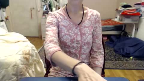 Snapshot of kiuminberry chatting on 10.16.25 KiuminBerry online show from 10.16.25