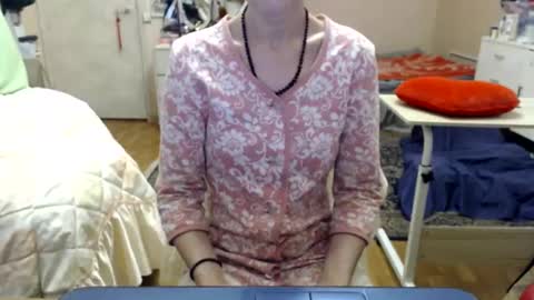 Snapshot of kiuminberry chatting on 11.03.25 KiuminBerry online show from 11.03.25