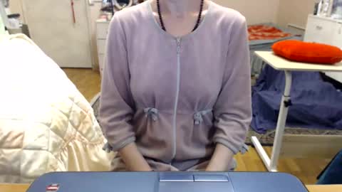 Snapshot of kiuminberry chatting on 11.08.25 KiuminBerry online show from 11.08.25