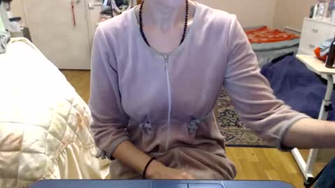 Snapshot of kiuminberry chatting on 11.09.25 KiuminBerry online show from 11.09.25