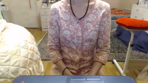 Snapshot of kiuminberry chatting on 11.26.25 KiuminBerry online show from 11.26.25