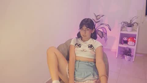 Snapshot of kiwi____ chatting on 12.27.24 Little piece of fruit online show from 12.27.24