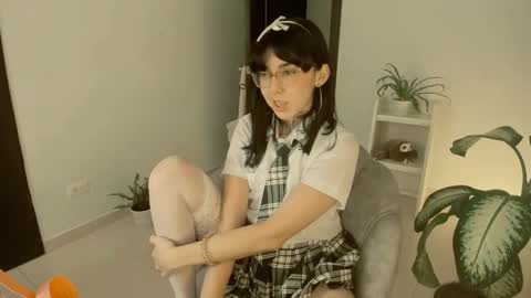 Snapshot of kiwi____ chatting on 01.08.25 Little piece of fruit online show from 01.08.25