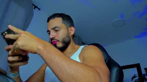 Snapshot of klinsmannwalton chatting on 10.27.25 klinsmannwalton online show from 10.27.25