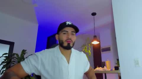 Snapshot of klinsmannwalton chatting on 10.29.25 klinsmannwalton online show from 10.29.25