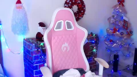 Snapshot of kloe_28 chatting on 12.23.24 Kloe online show from 12.23.24