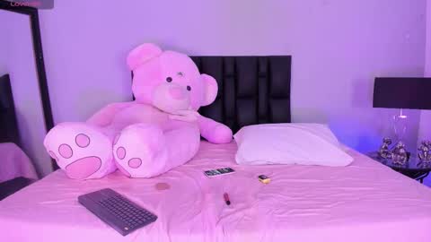 Snapshot of kloebaby_ chatting on 03.18.26 KLOE online show from 03.18.26