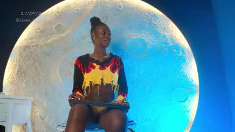 K L O E online show from 09.17.25