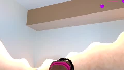 K L O E online show from 10.20.25