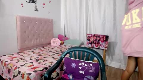 Snapshot of kloy_sech chatting on 11.29.25 Valen online show from 11.29.25