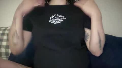 Snapshot of knextdoor chatting on 10.15.25 knextdoor online show from 10.15.25