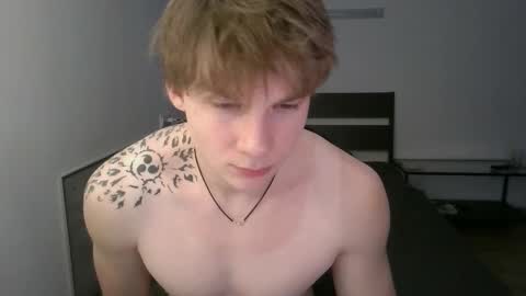 Snapshot of knotsiemens chatting on 11.22.25 Adam online show from 11.22.25