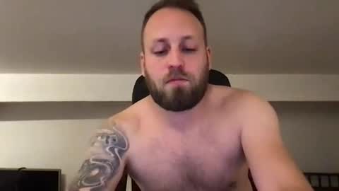 Snapshot of kobasic chatting on 01.01.25 hugo online show from 01.01.25