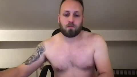 Snapshot of kobasic chatting on 01.01.25 hugo online show from 01.01.25