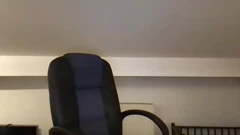 Snapshot of kobasic chatting on 01.04.25 hugo online show from 01.04.25