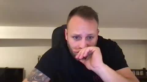 Snapshot of kobasic chatting on 01.18.25 hugo online show from 01.18.25