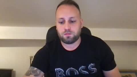 Snapshot of kobasic chatting on 10.12.25 hugo online show from 10.12.25