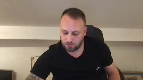 Snapshot of kobasic chatting on 10.29.25 hugo online show from 10.29.25