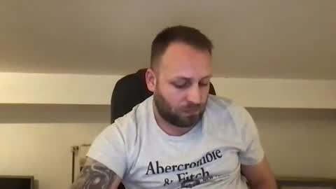 Snapshot of kobasic chatting on 11.06.25 hugo online show from 11.06.25